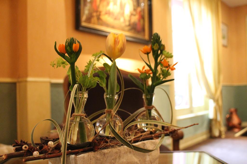 Hotel Restaurant La Poularde Montrond-les-Bains Esterno foto